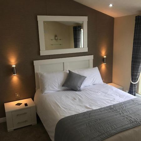 Hot Tub Accommodation North Wales Lodge Rhyl Exterior foto