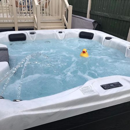 Hot Tub Accommodation North Wales Lodge Rhyl Exterior foto