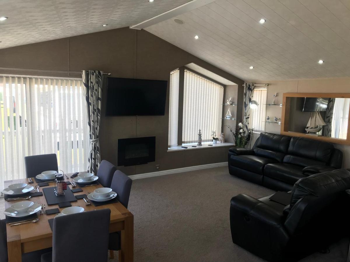 Hot Tub Accommodation North Wales Lodge Rhyl Exterior foto